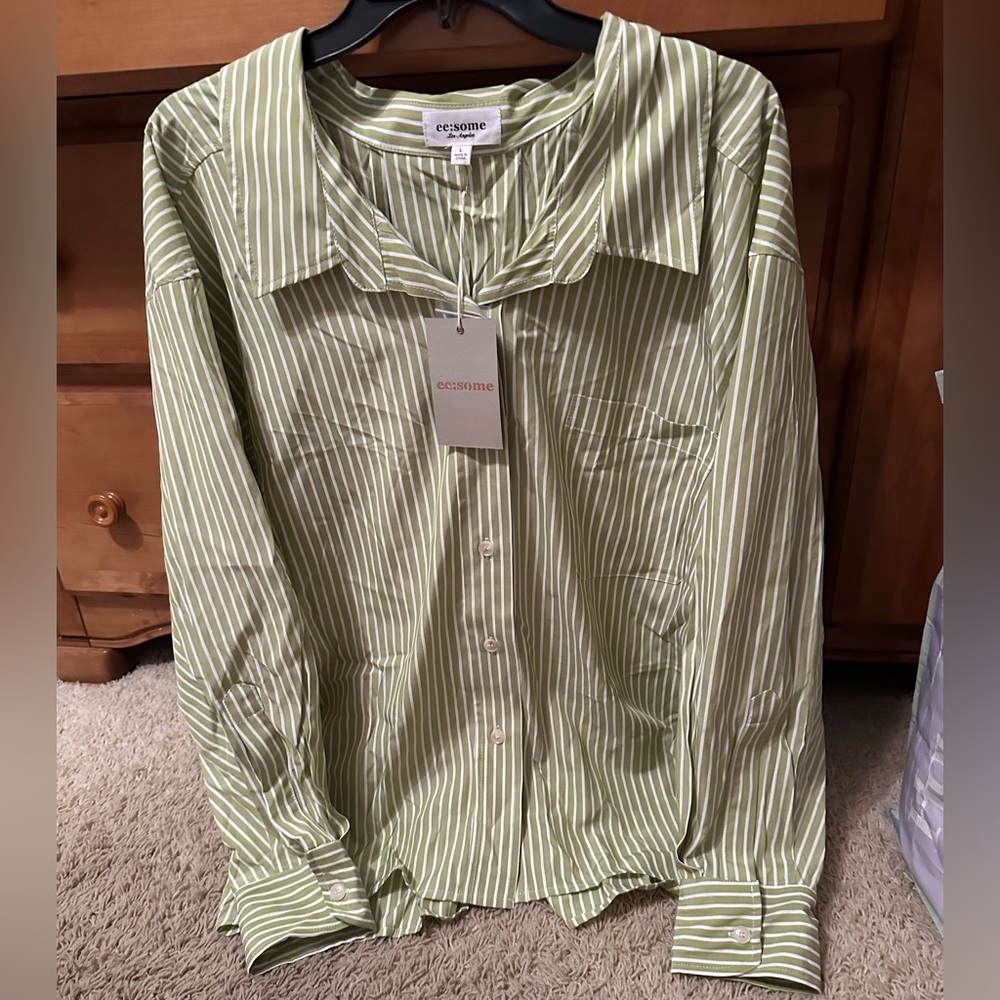 NWT ESSOME BUTTON DOWN TOP